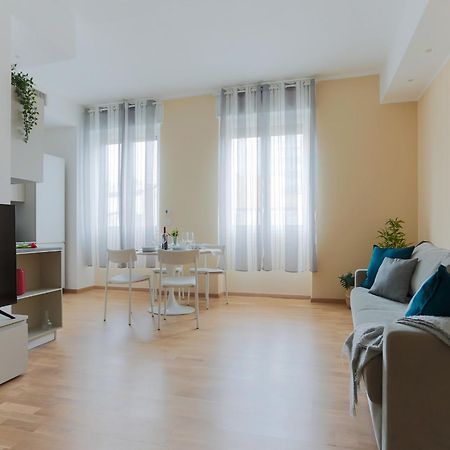 The Best Rent - Bright One-Bedroom Apartment In Corso Vittorio Emanuele II Милано Екстериор снимка